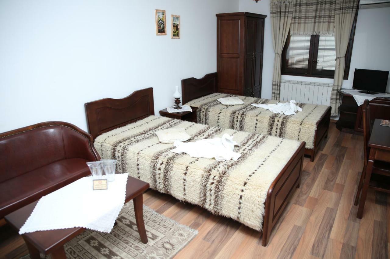 Oazis Guesthouse لوفتش المظهر الخارجي الصورة