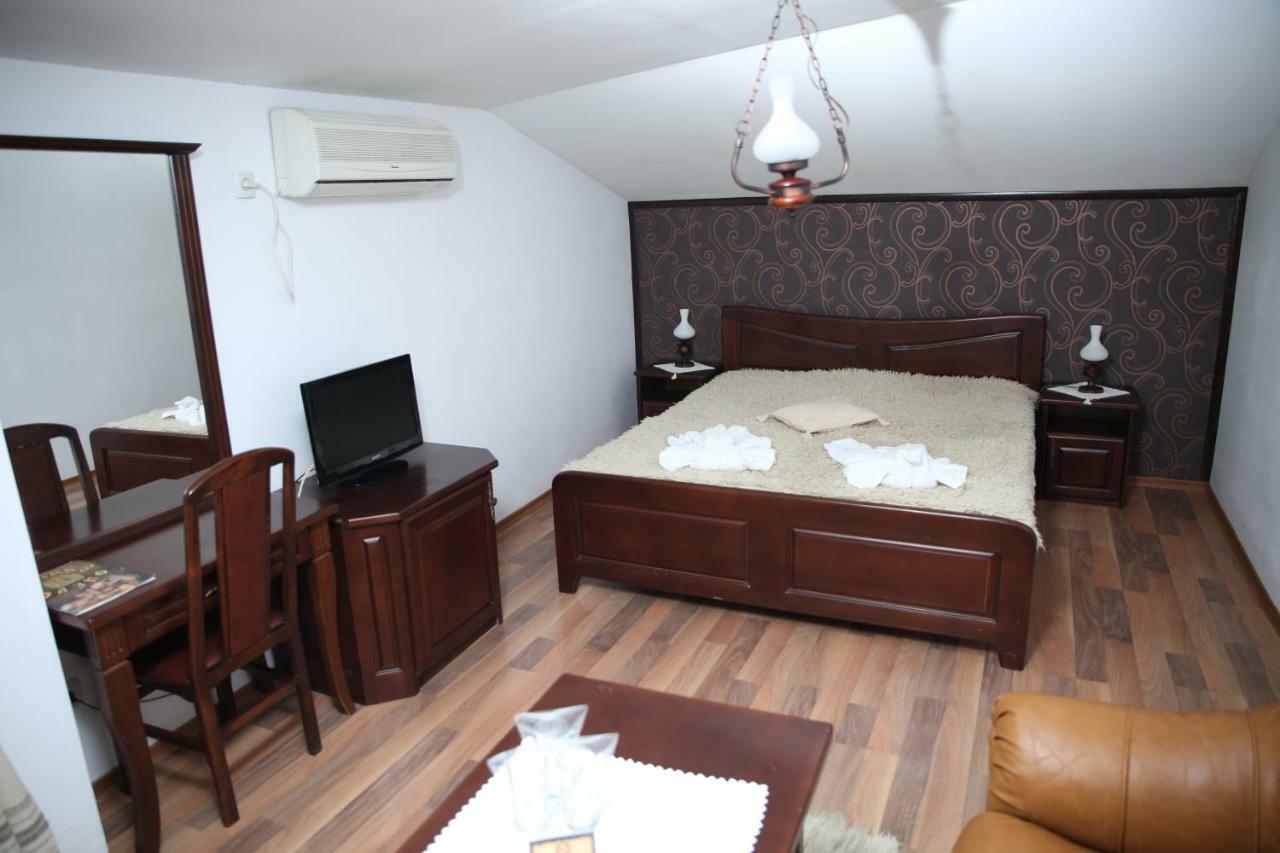 Oazis Guesthouse لوفتش المظهر الخارجي الصورة