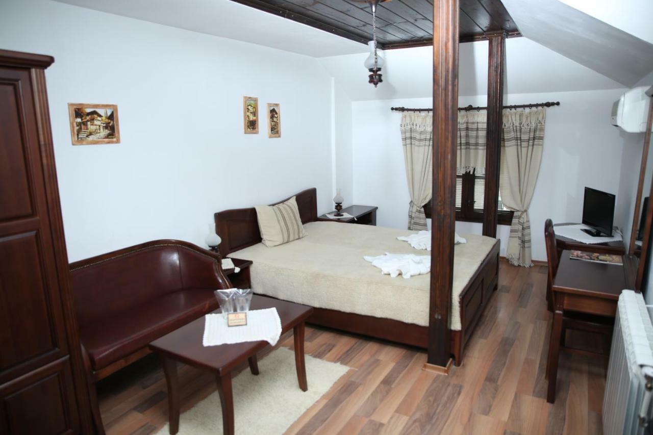 Oazis Guesthouse لوفتش المظهر الخارجي الصورة
