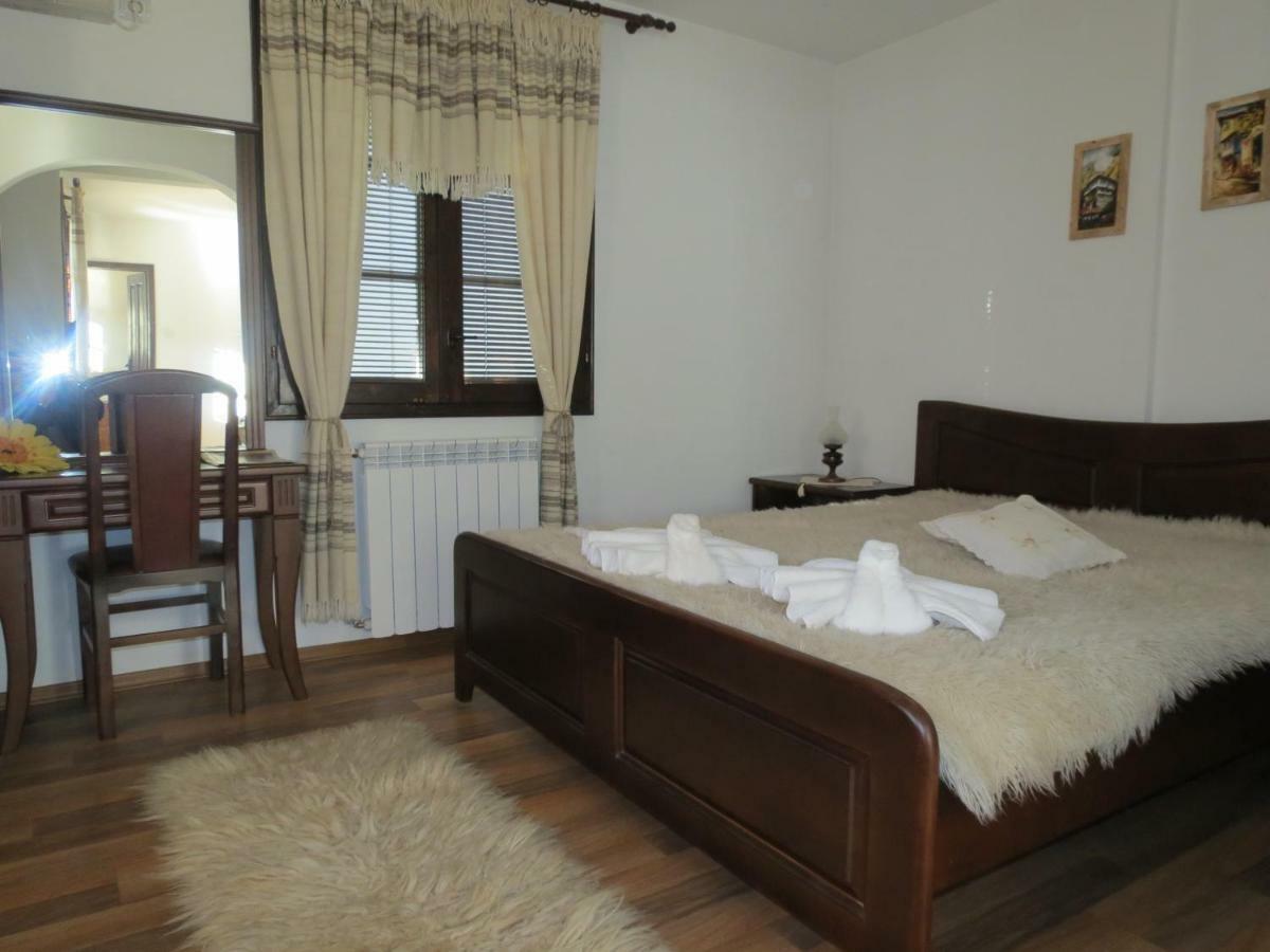 Oazis Guesthouse لوفتش المظهر الخارجي الصورة