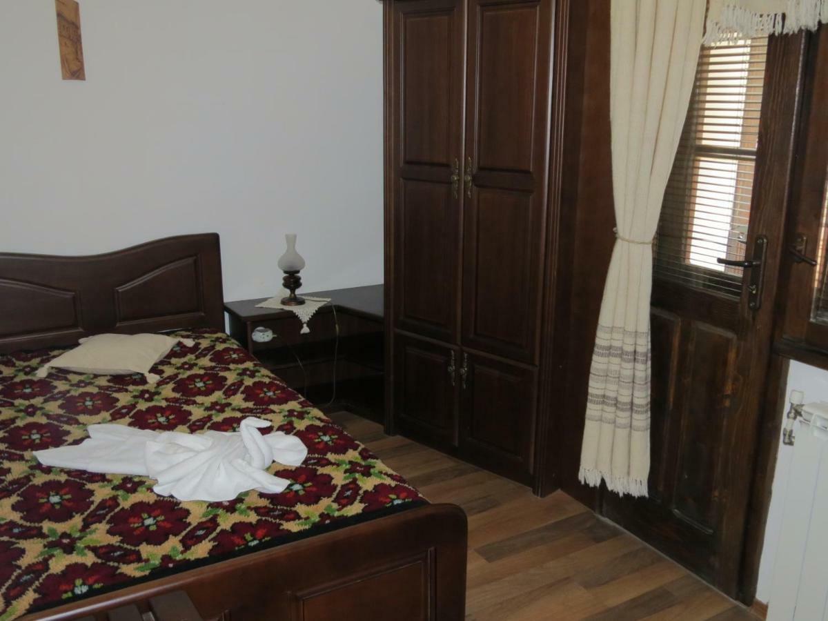 Oazis Guesthouse لوفتش المظهر الخارجي الصورة