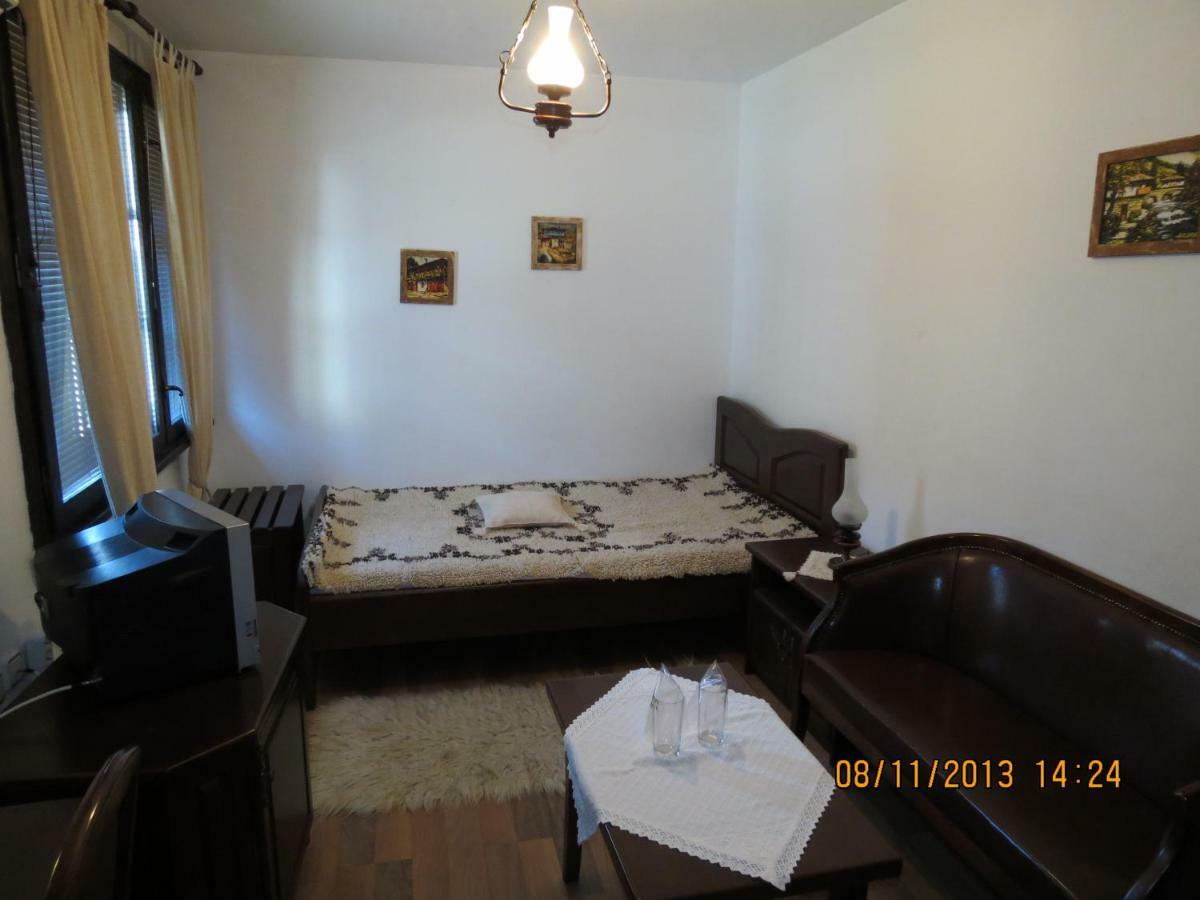 Oazis Guesthouse لوفتش المظهر الخارجي الصورة